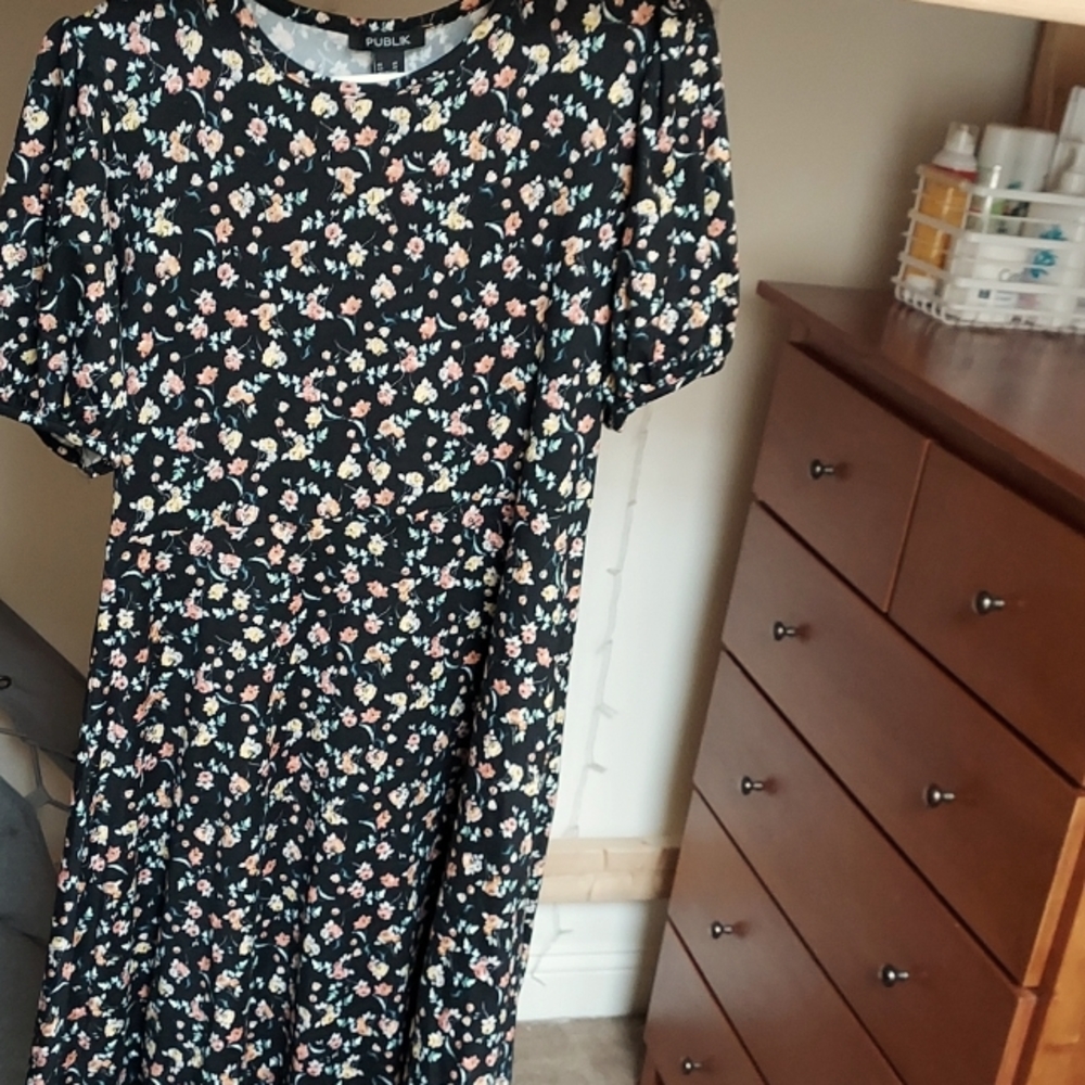 Black floral knee-length dress